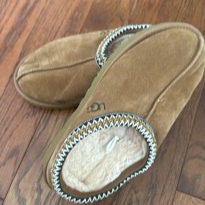 UGG moccasin Slipper size 11